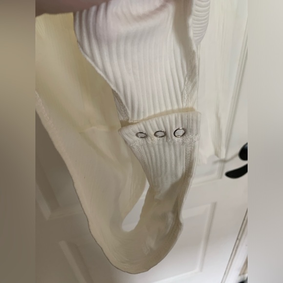 🤍 NWOT Makers Of Dreams Deep V White Ribbed Bodysuit Button Snap Closure - Large - Picture 4 of 6